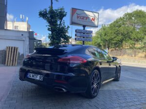 porsche panamera parlak siyah kaplama